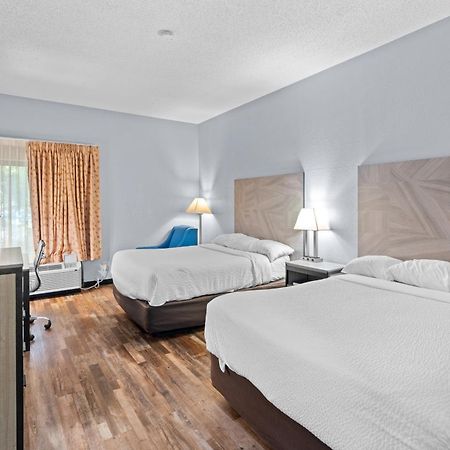 Baymont By Wyndham Lawrence Exterior foto