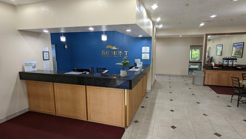 Baymont By Wyndham Lawrence Exterior foto