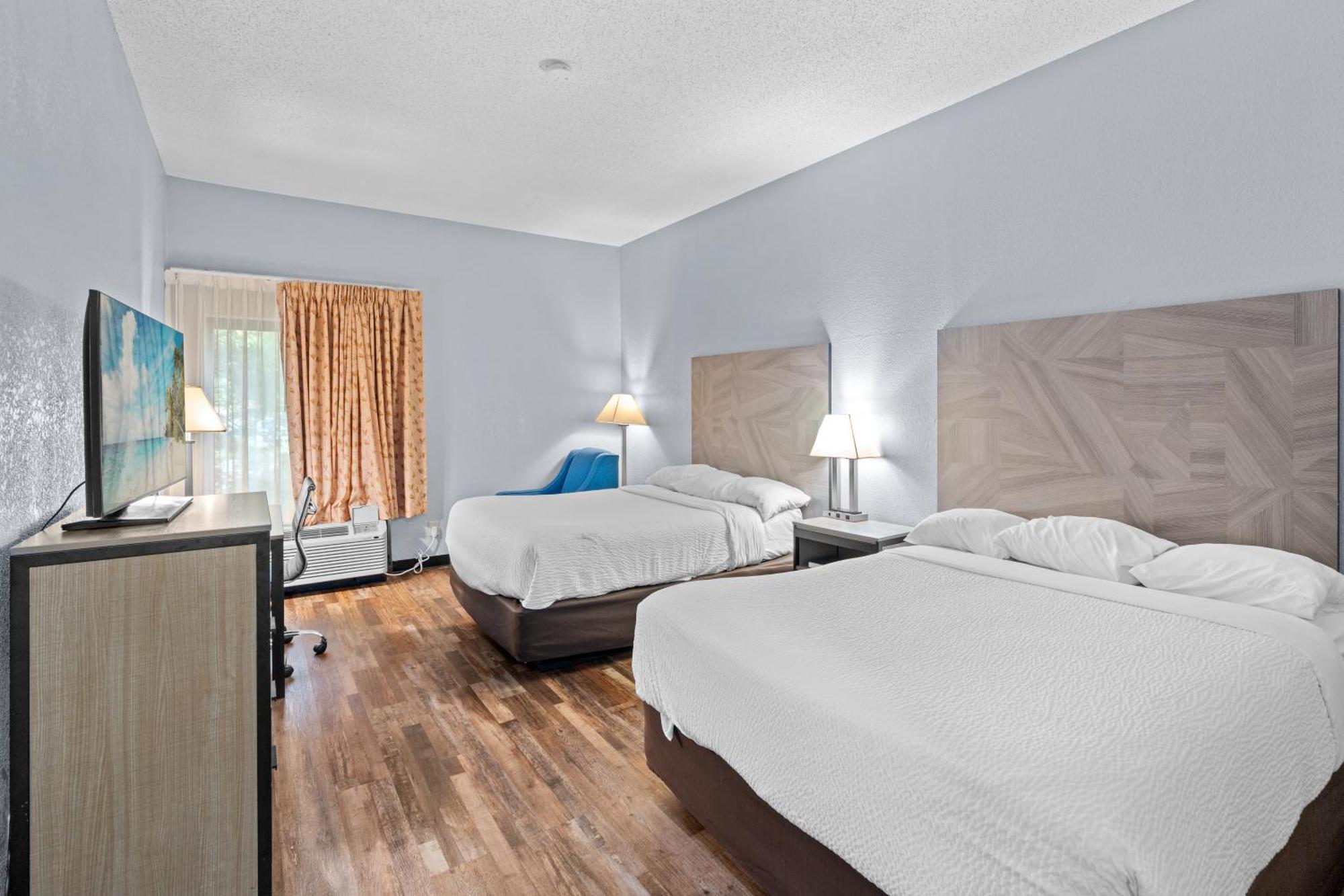 Baymont By Wyndham Lawrence Exterior foto