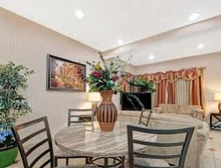 Baymont By Wyndham Lawrence Exterior foto